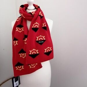 🔥 NWT Prada Red Wool & Cashmere Scarf — Bold Graphic Motif & Intarsia Logo 🔥